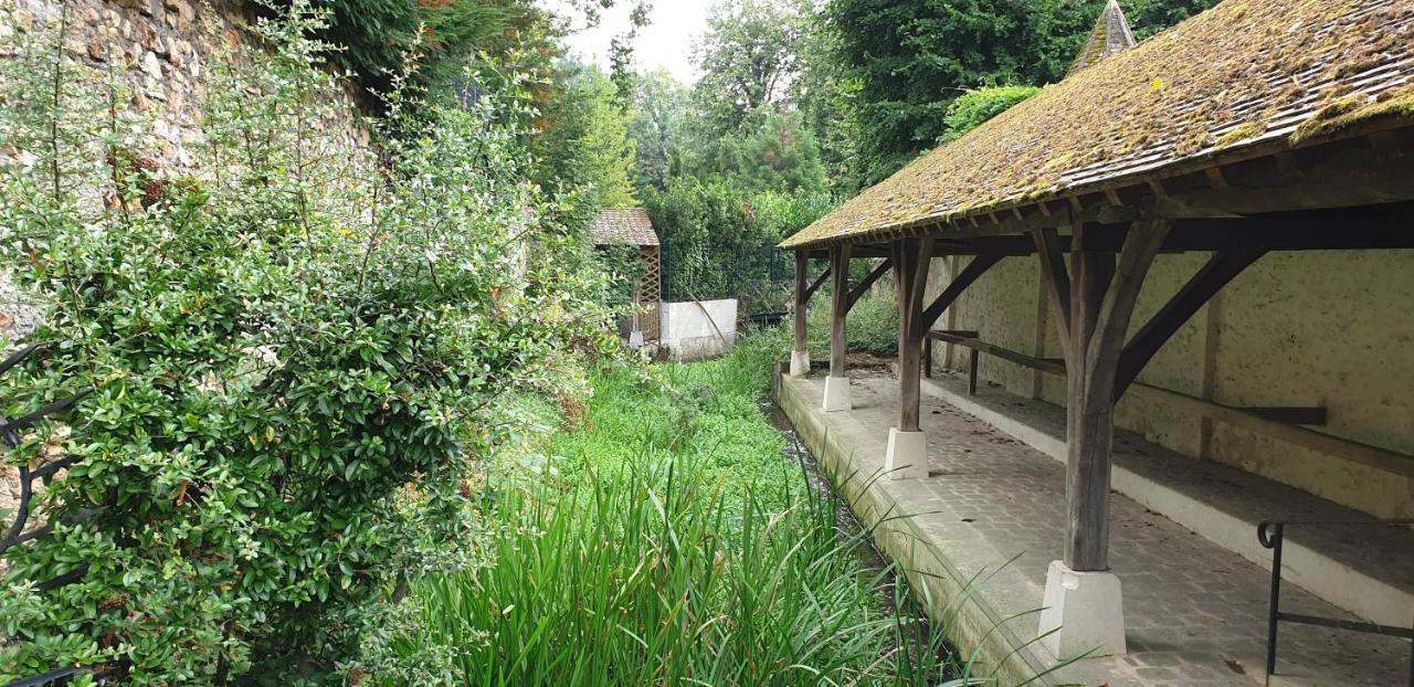Maison D'Hotes Et Bien-Etre Ahimsa Verrieres-le-Buisson Exterior photo