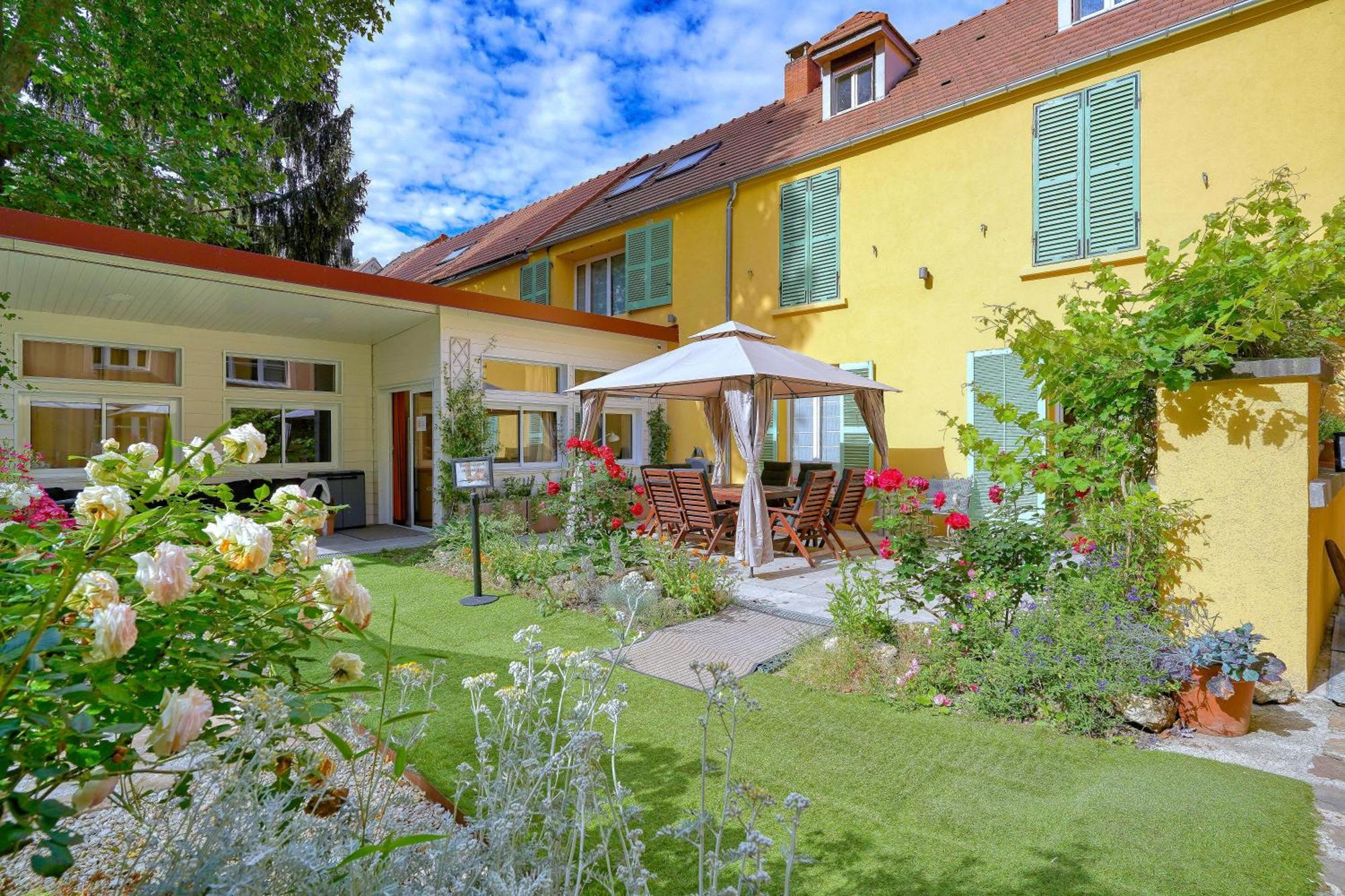 Maison D'Hotes Et Bien-Etre Ahimsa Verrieres-le-Buisson Exterior photo
